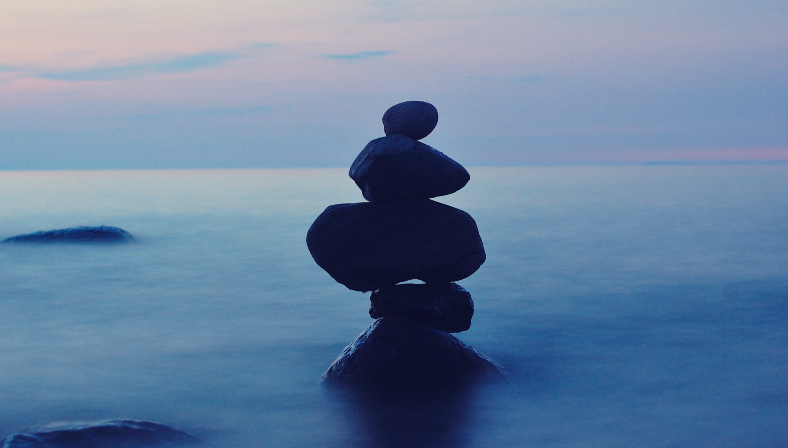 balance-ocean-relaxation-rock-balancing