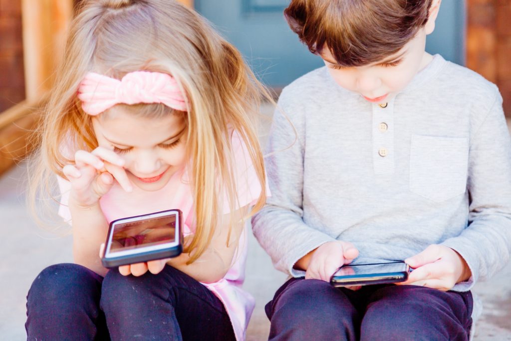 children with phones