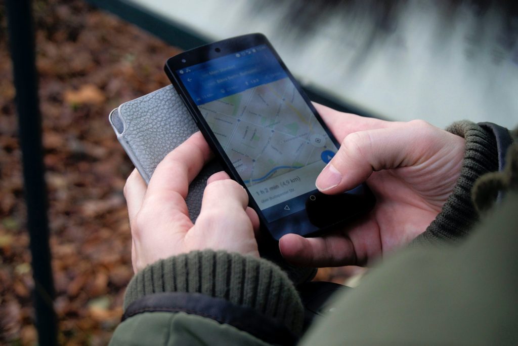 smartphone-outside-hiking-technology